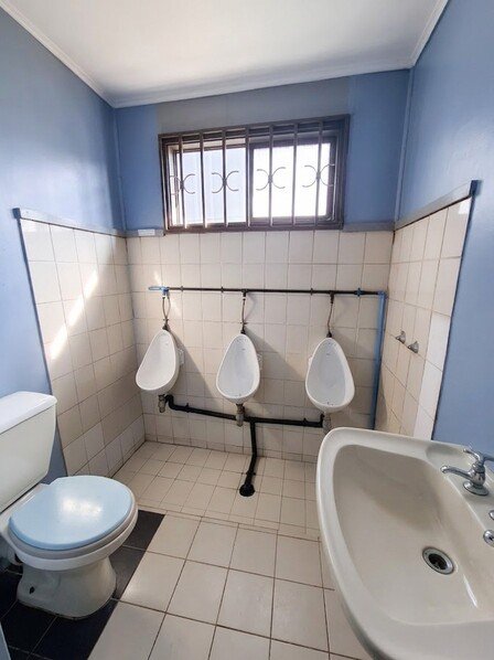 Beauchef_venta_foto_Bañohombres